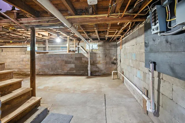 $299,900 | 24 Clifford Street, Mechanic Falls, ME 04256