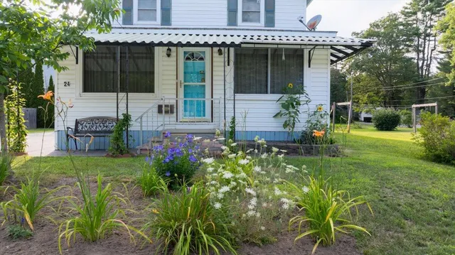 $299,900 | 24 Clifford Street, Mechanic Falls, ME 04256