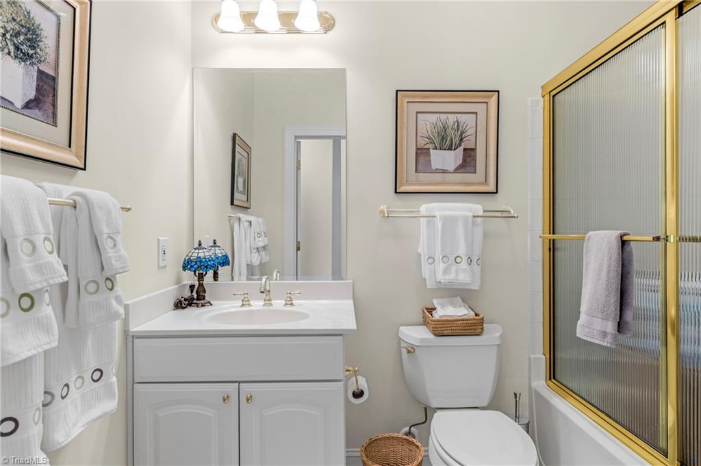 524 College Road, Unit 207 Greensboro, NC 27410 - Photo 13 of 31 Hall Bath