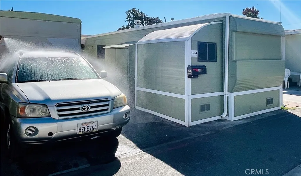 a view of kitchen with washer and dryer