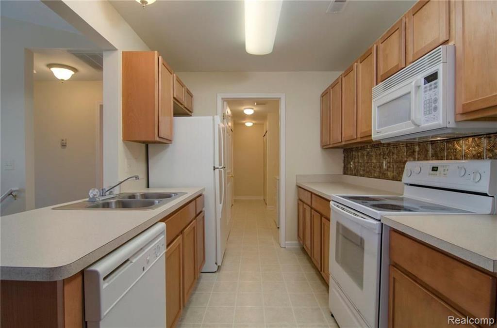 11694 Farmington Road Livonia, MI 48150 - Photo 10 of 21