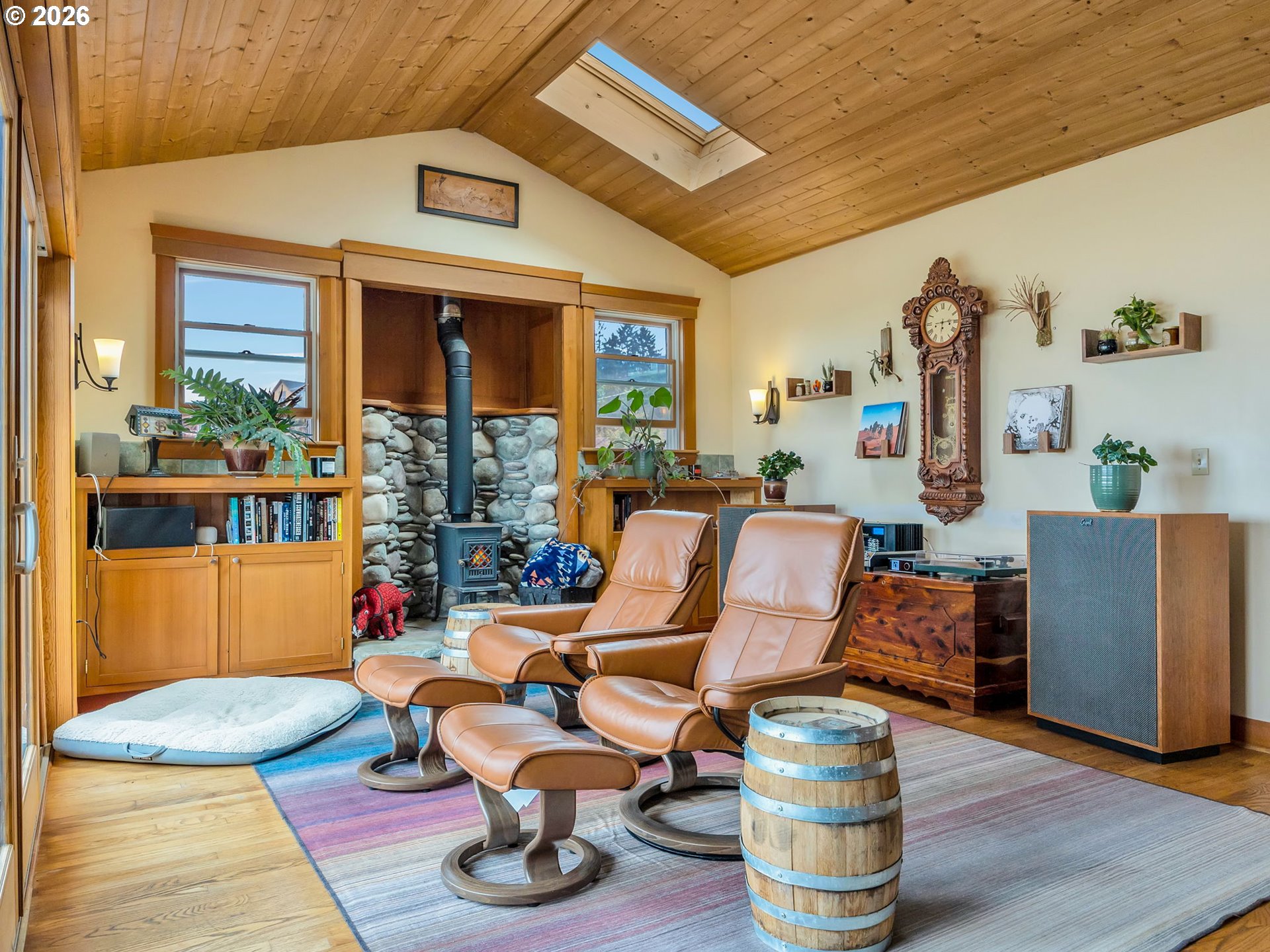 409 2nd Street Astoria, OR 97103 - Photo 5 of 45 a living room with furniture and wooden floor