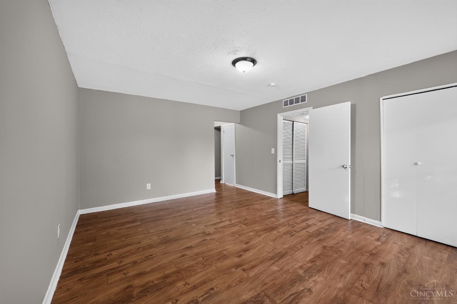 2015 Windmill Way Cincinnati, OH 45240 - Photo 8 of 32