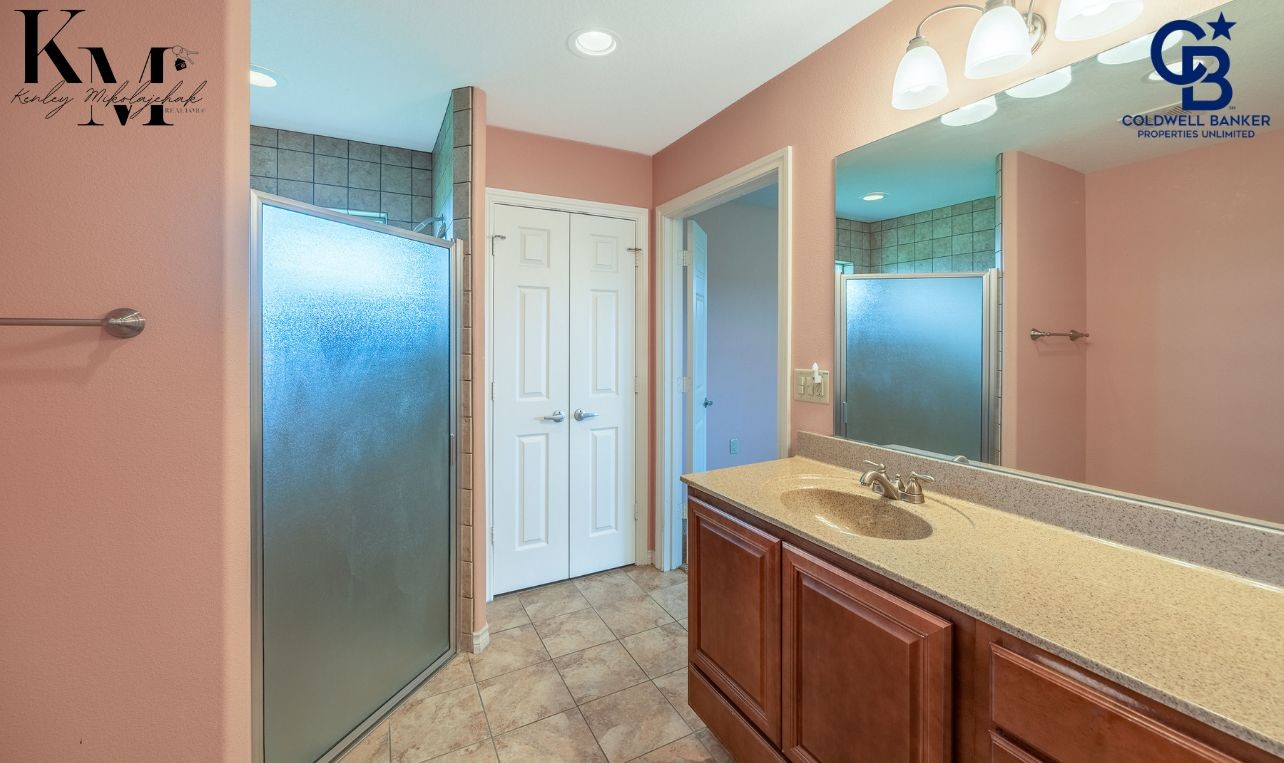 1980 Chappell Ridge Lane Brenham, TX 77833 - Photo 7 of 13 Well-appointed primary bath designed for both functionality and comfort.