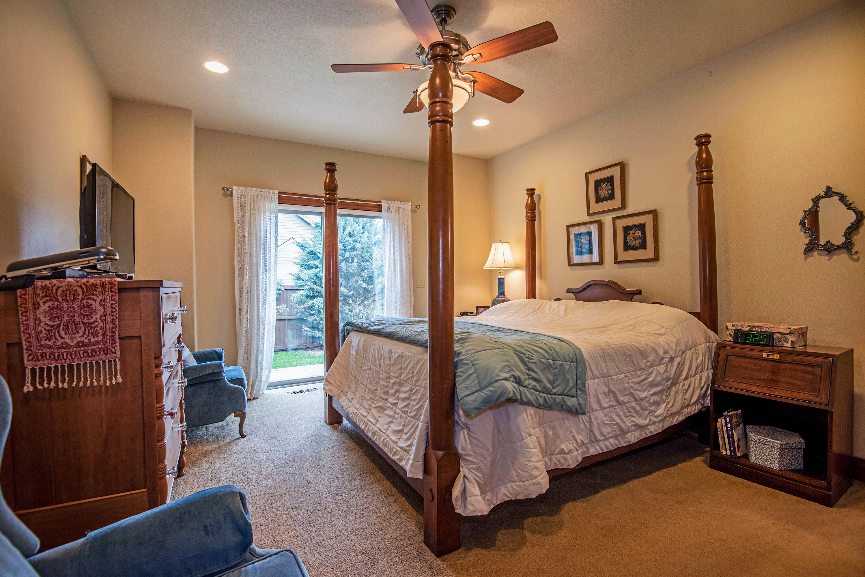 61145 Ridge Falls Place Bend, OR 97702 - Photo 13 of 34 61145 Ridge Falls Pl Bend OR-print-013-0