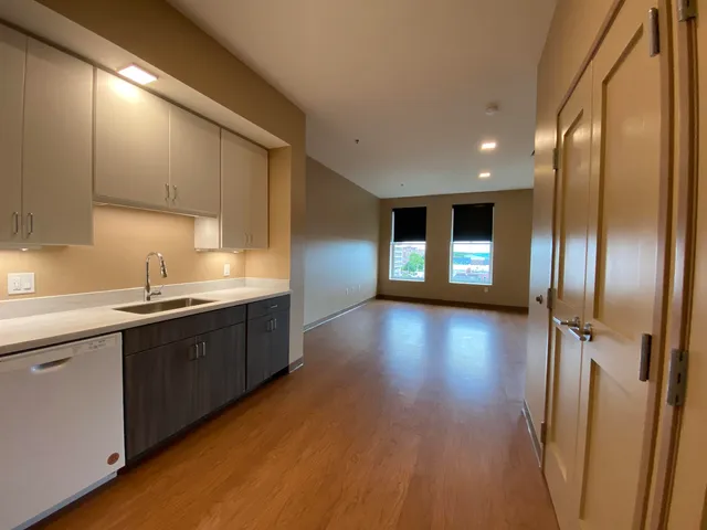 $1,673 | 83 Hanover Street, Unit 504, Manchester, NH 03101