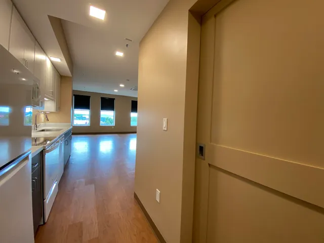 $1,673 | 83 Hanover Street, Unit 504, Manchester, NH 03101