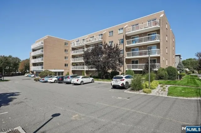 $2,950 | 38 Moonachie Road, Unit 116, Hackensack, NJ 07601