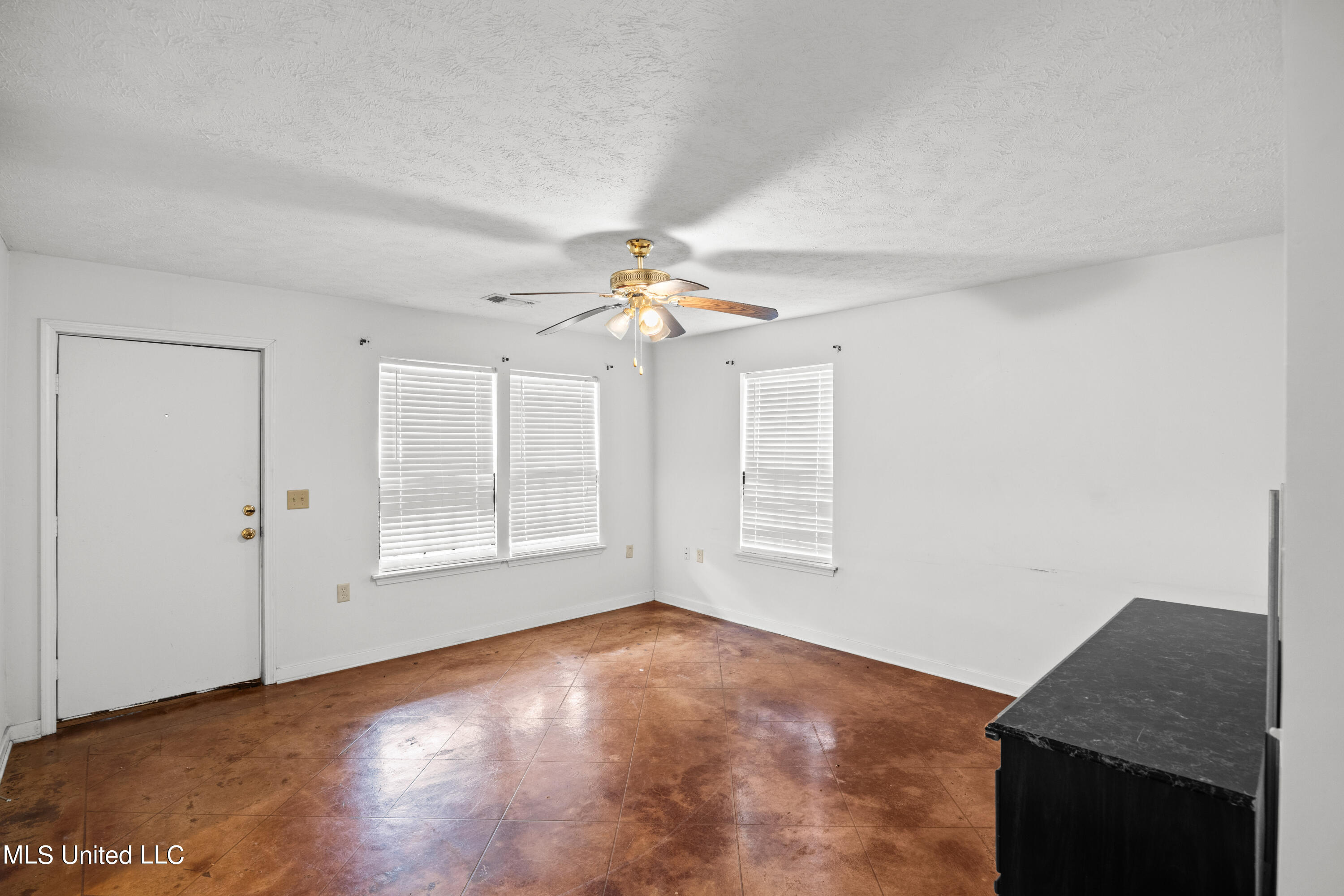 34 Garden Circle Jackson, MS 39209 - Photo 6 of 16 EOSR5360