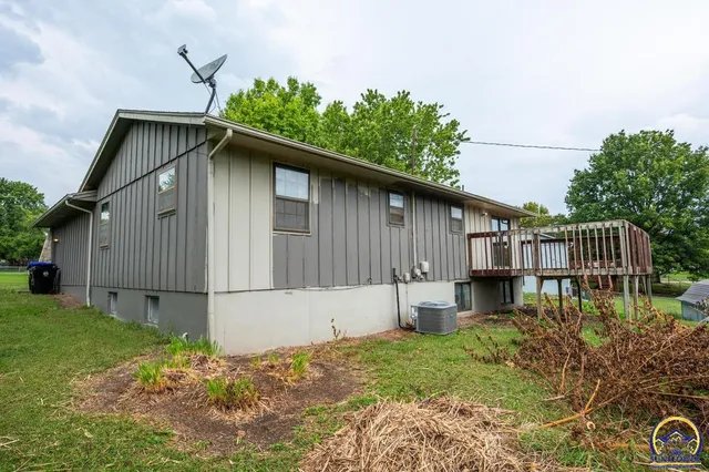 $210,000 | 2504 Southwest Kingsrow Road, Topeka, KS 66614