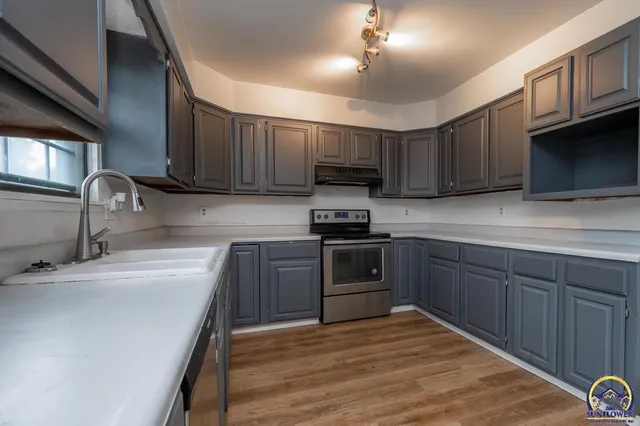 $210,000 | 2504 Southwest Kingsrow Road, Topeka, KS 66614