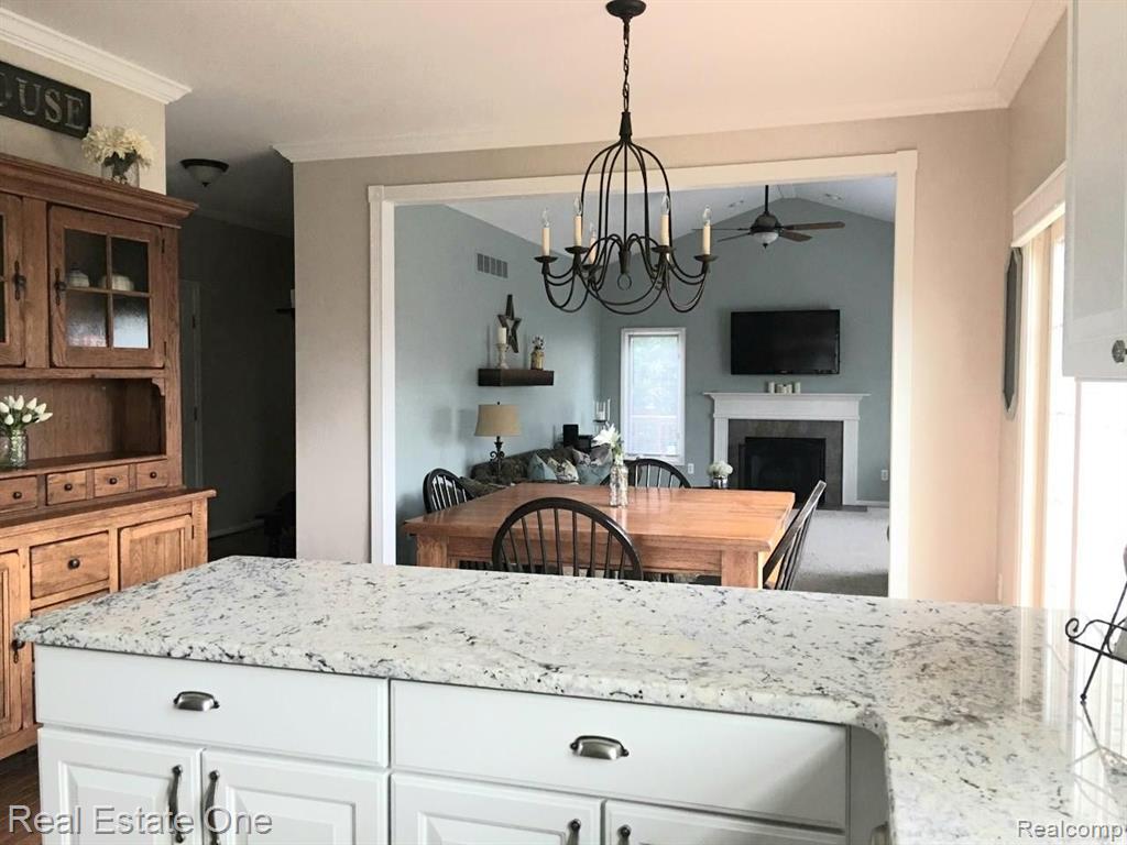 2487 Ashford Rochester Hills, MI 48306 - Photo 10 of 30