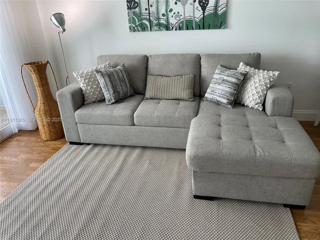 $515,000 | 6917 Collins Avenue, Unit 1008, Miami Beach, FL 33141