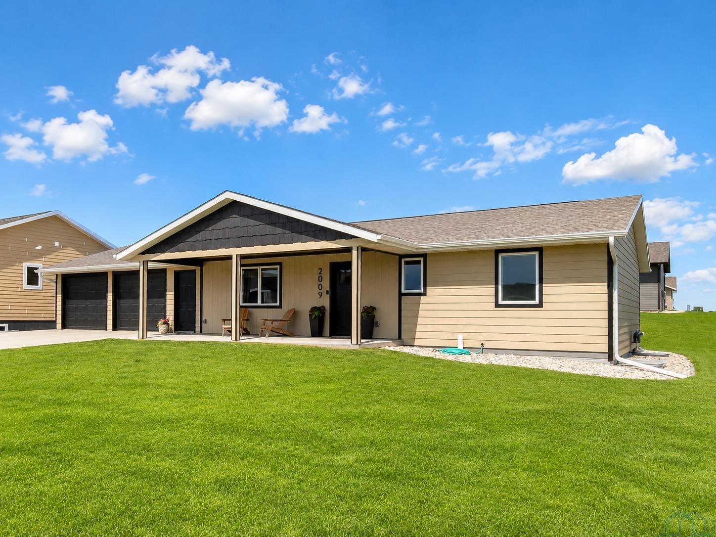 2009 Walnut Street Hull, IA 51239 - Photo 1 of 50 Gallery Image 1