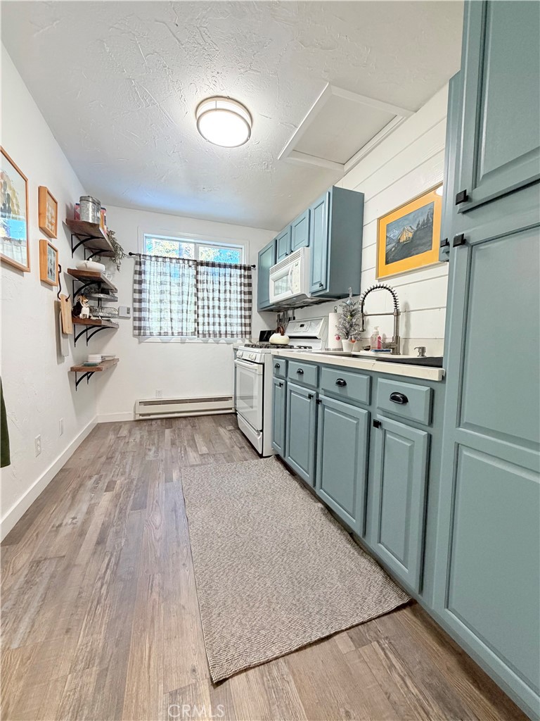 926 Kuffel Canyon Road Lake Arrowhead, CA 92385 - Photo 29 of 52 a kitchen with stainless steel appliances granite countertop a stove and a refrigerator