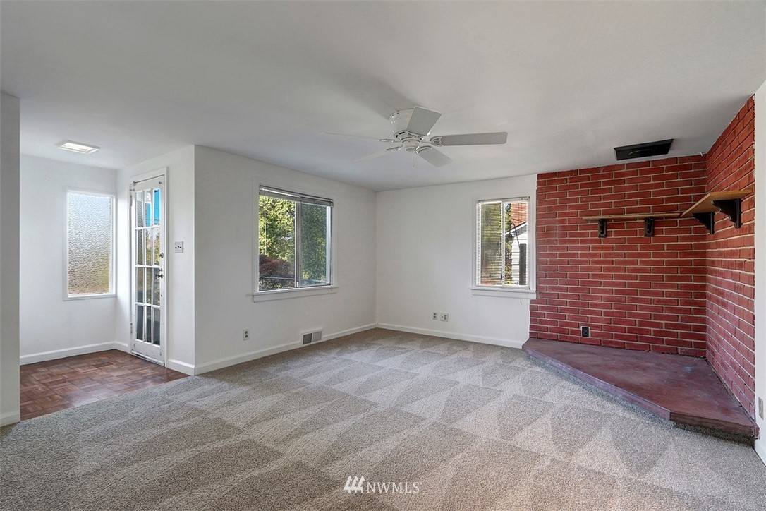 843 Southwest 116th Street Seattle, WA 98146 - Photo 2 of 21 Gallery Image 2