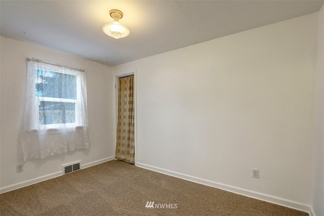 843 Southwest 116th Street Seattle, WA 98146 - Photo 11 of 21 Gallery Image 11