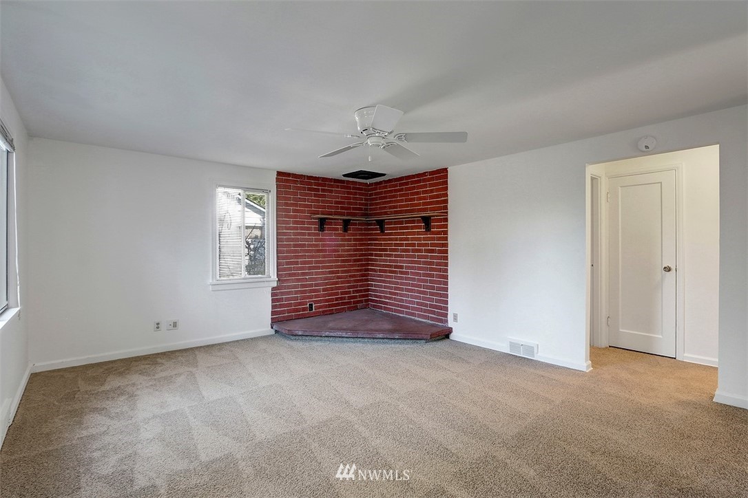 843 Southwest 116th Street Seattle, WA 98146 - Photo 3 of 21 Gallery Image 3