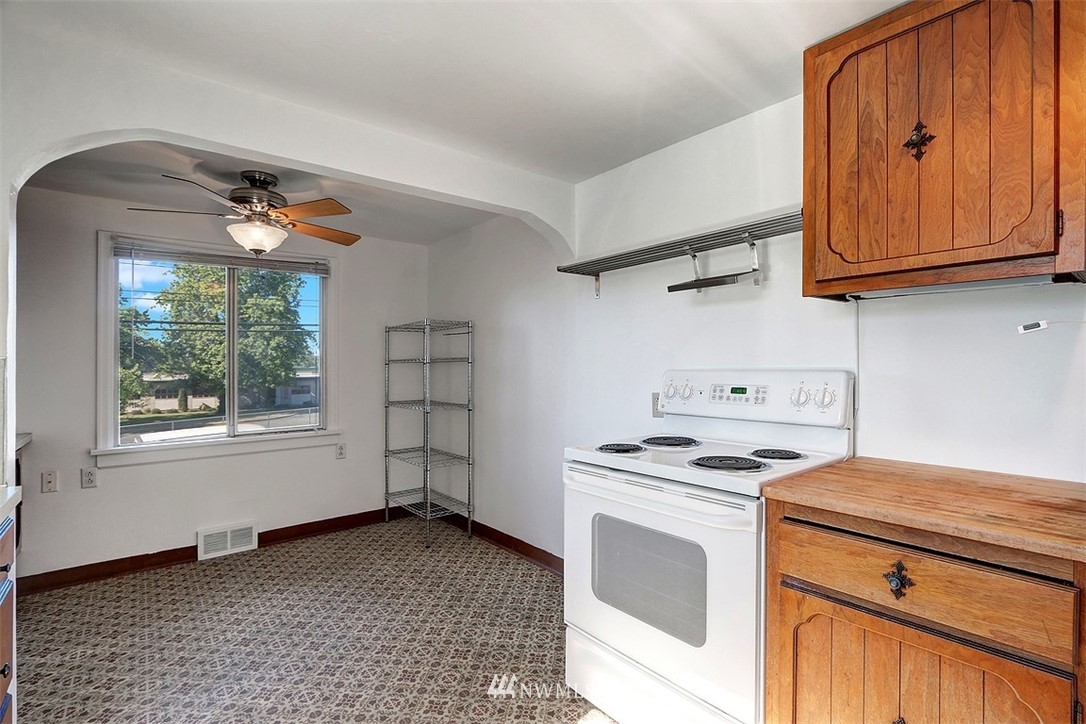 843 Southwest 116th Street Seattle, WA 98146 - Photo 5 of 21 Gallery Image 5