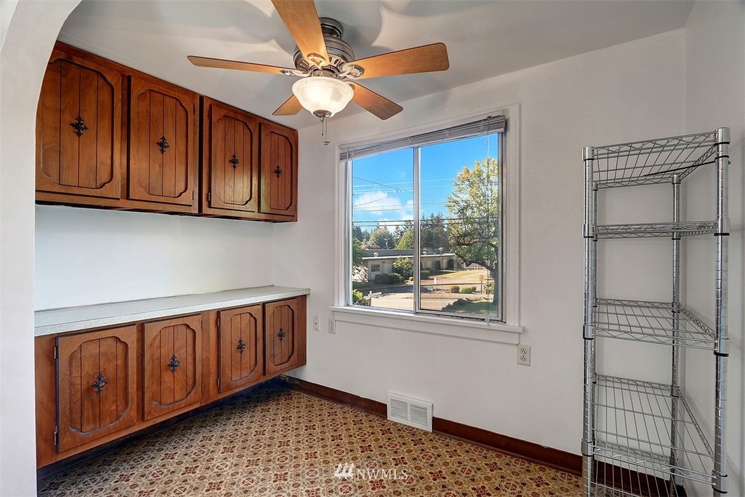 843 Southwest 116th Street Seattle, WA 98146 - Photo 7 of 21 Gallery Image 7