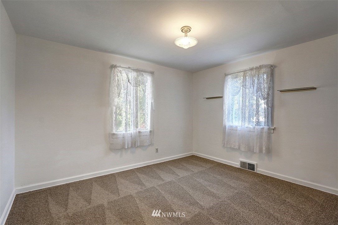 843 Southwest 116th Street Seattle, WA 98146 - Photo 9 of 21 Gallery Image 9