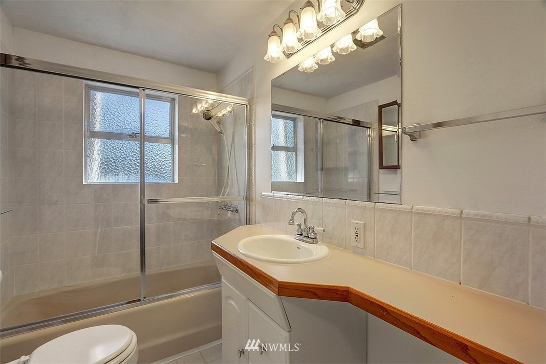 843 Southwest 116th Street Seattle, WA 98146 - Photo 10 of 21 Gallery Image 10