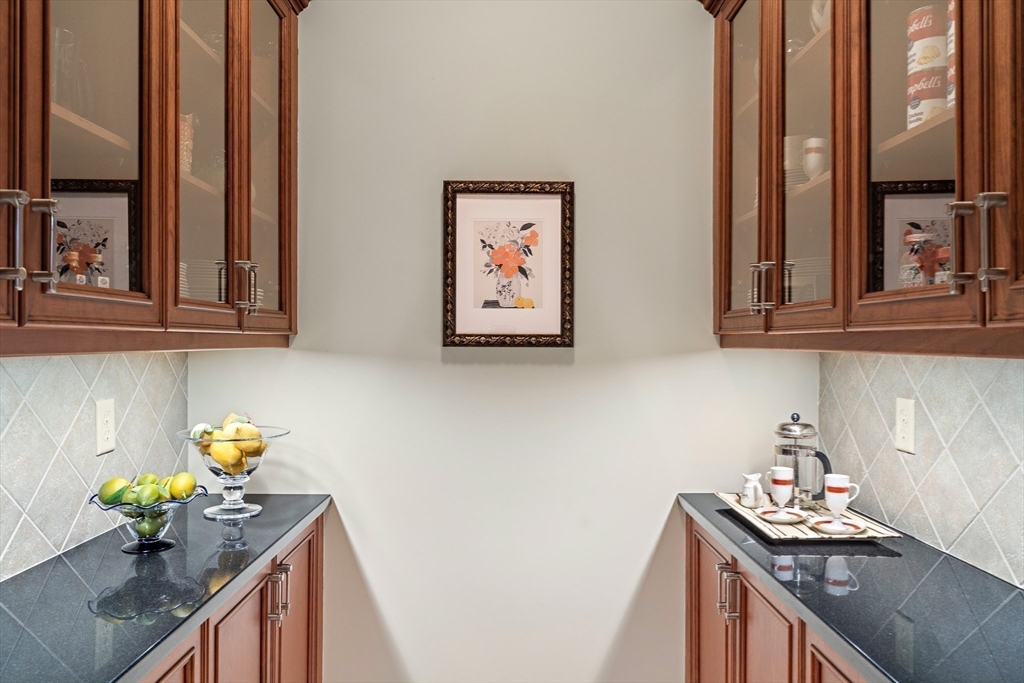8 Dane Road Lexington, MA 02421 - Photo 11 of 42 Gallery Image 11