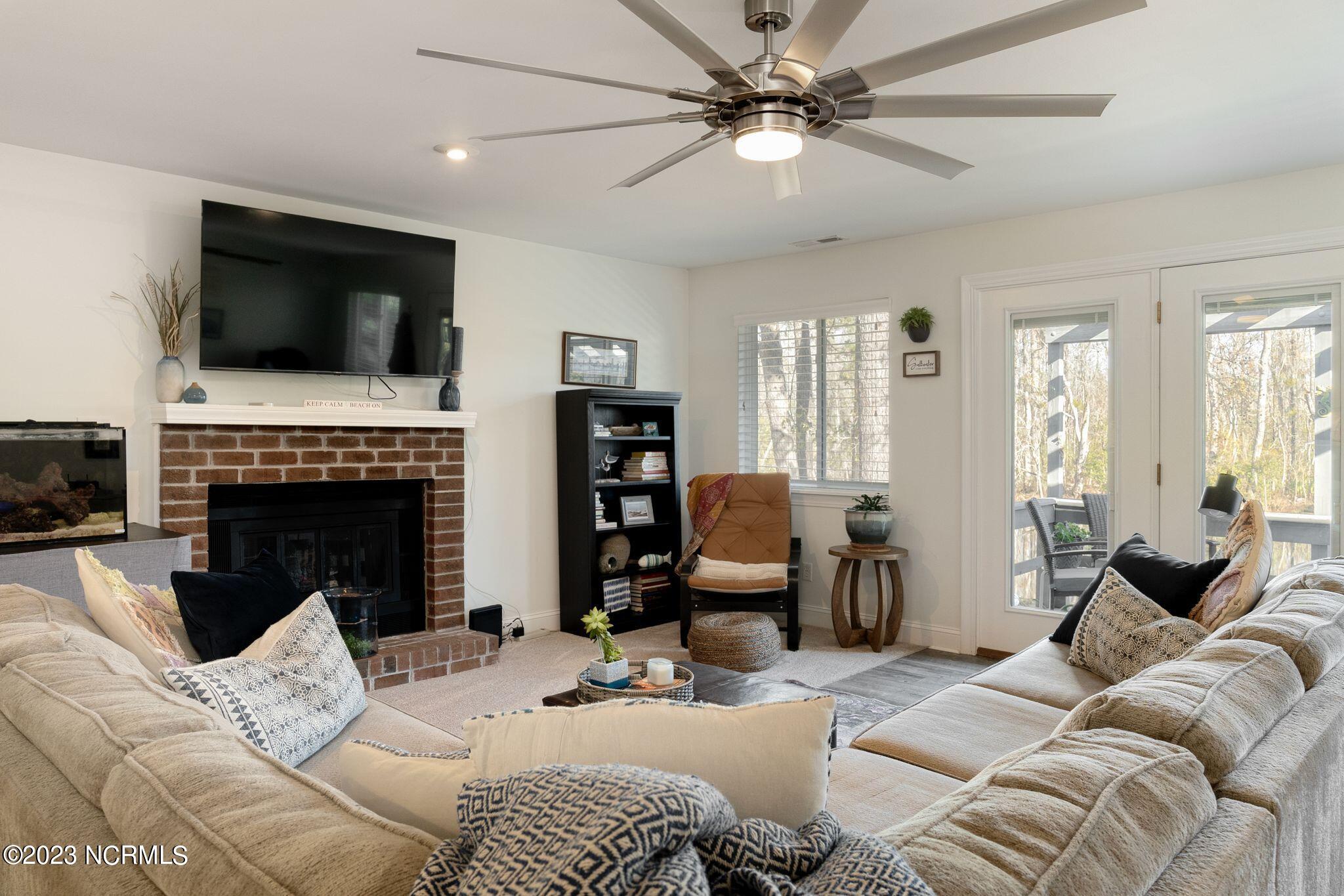 108 Bowline Road New Bern, NC 28562 - Photo 4 of 62 Living Room