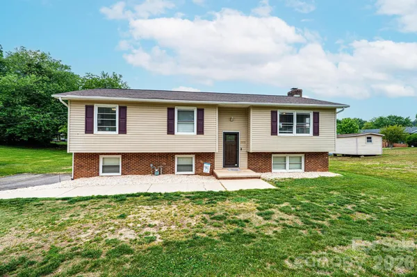 $329,900 | 3231 25th Street Northeast, Hickory, NC 28601