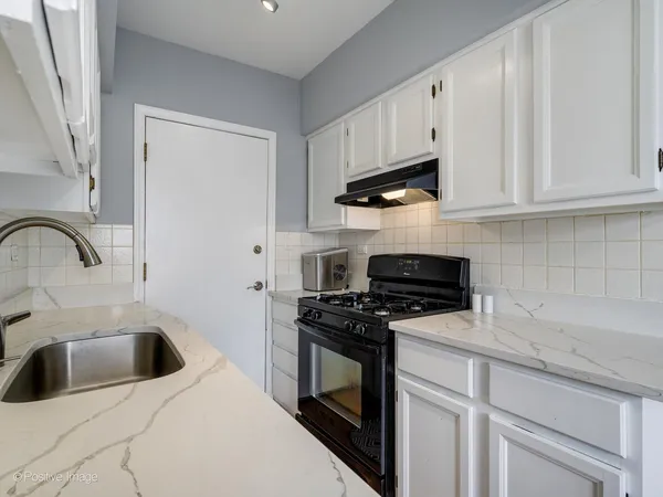 $350,000 | 1104 West Montana Street, Unit 3, Chicago, IL 60614