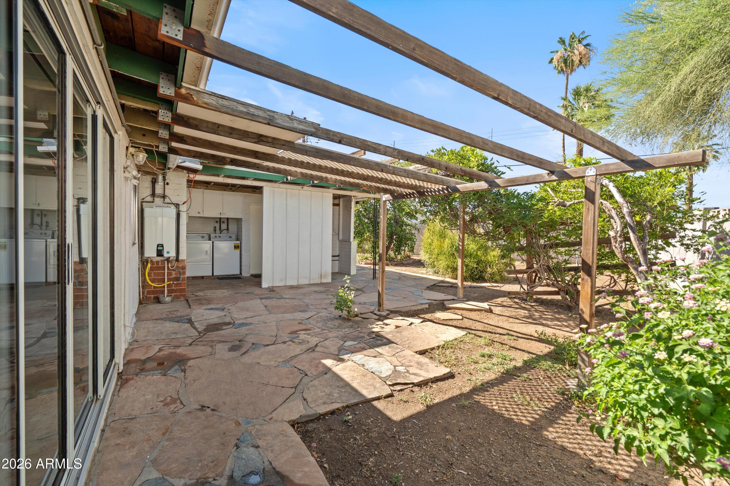 1130 East Colter Street Phoenix, AZ 85014 - Photo 28 of 37 06-Covered Patio