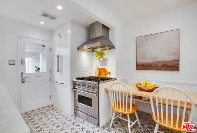 $2,350,000 | 739 Superba Avenue, Venice, CA 90291