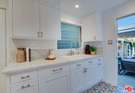 $2,350,000 | 739 Superba Avenue, Venice, CA 90291