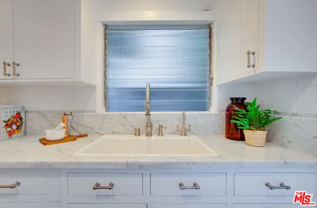 $2,350,000 | 739 Superba Avenue, Venice, CA 90291