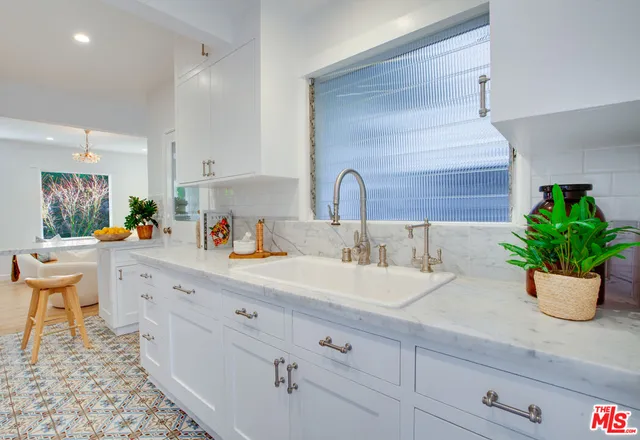 $2,350,000 | 739 Superba Avenue, Venice, CA 90291