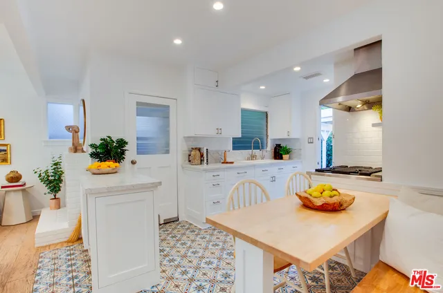 $2,350,000 | 739 Superba Avenue, Venice, CA 90291