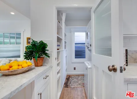 $2,350,000 | 739 Superba Avenue, Venice, CA 90291