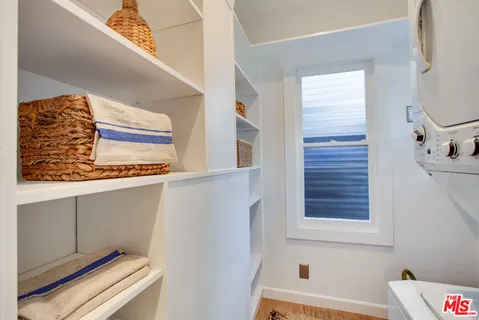 $2,350,000 | 739 Superba Avenue, Venice, CA 90291