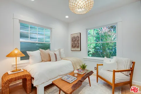 $2,350,000 | 739 Superba Avenue, Venice, CA 90291