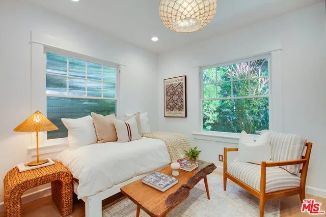 $2,350,000 | 739 Superba Avenue, Venice, CA 90291