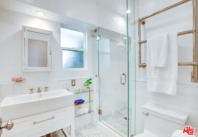 $2,350,000 | 739 Superba Avenue, Venice, CA 90291