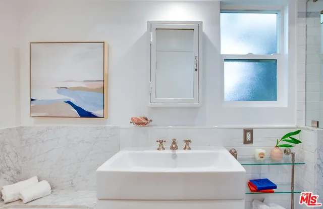 $2,350,000 | 739 Superba Avenue, Venice, CA 90291