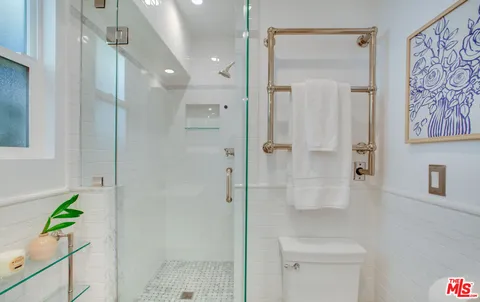 $2,350,000 | 739 Superba Avenue, Venice, CA 90291