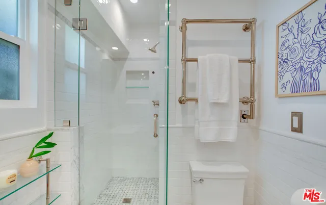 $2,350,000 | 739 Superba Avenue, Venice, CA 90291