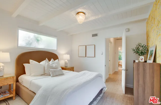 $2,350,000 | 739 Superba Avenue, Venice, CA 90291