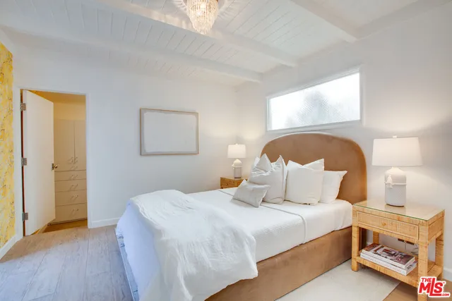 $2,350,000 | 739 Superba Avenue, Venice, CA 90291