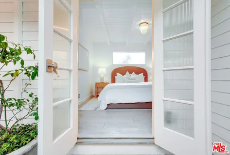 $2,350,000 | 739 Superba Avenue, Venice, CA 90291