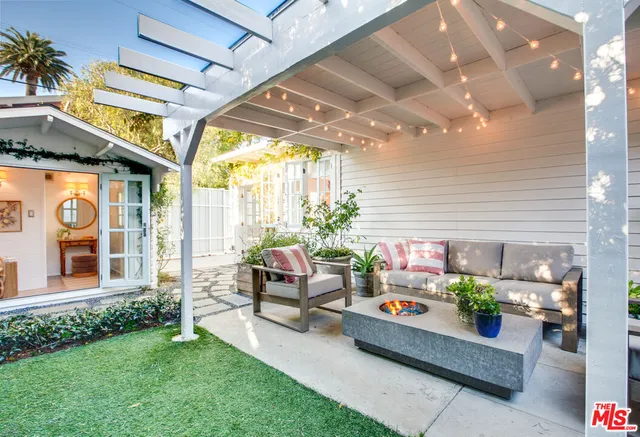 $2,350,000 | 739 Superba Avenue, Venice, CA 90291