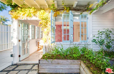 $2,350,000 | 739 Superba Avenue, Venice, CA 90291
