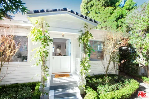 $2,350,000 | 739 Superba Avenue, Venice, CA 90291